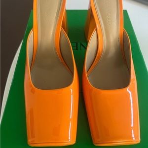 BOTTEGA VENETA
Tower Square Toe Mule Pumps Orange